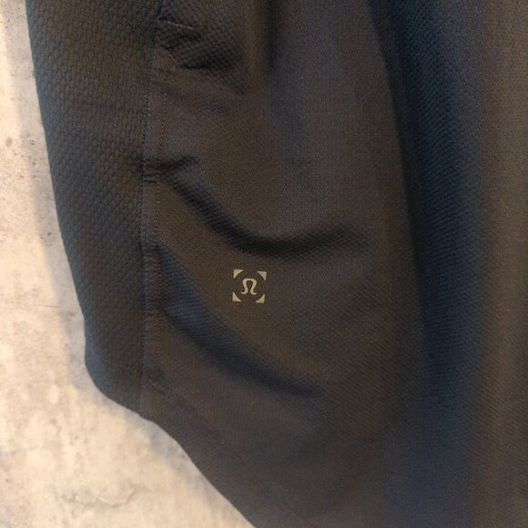 Lululemon Mens Medium Black Gray Mesh Short Sleeve T-Shirt Top Yoga Gym - Picture 3 of 9